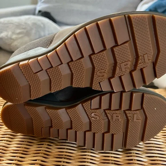 Sorel waterproof bootie size 7.5 - Picture 4 of 5